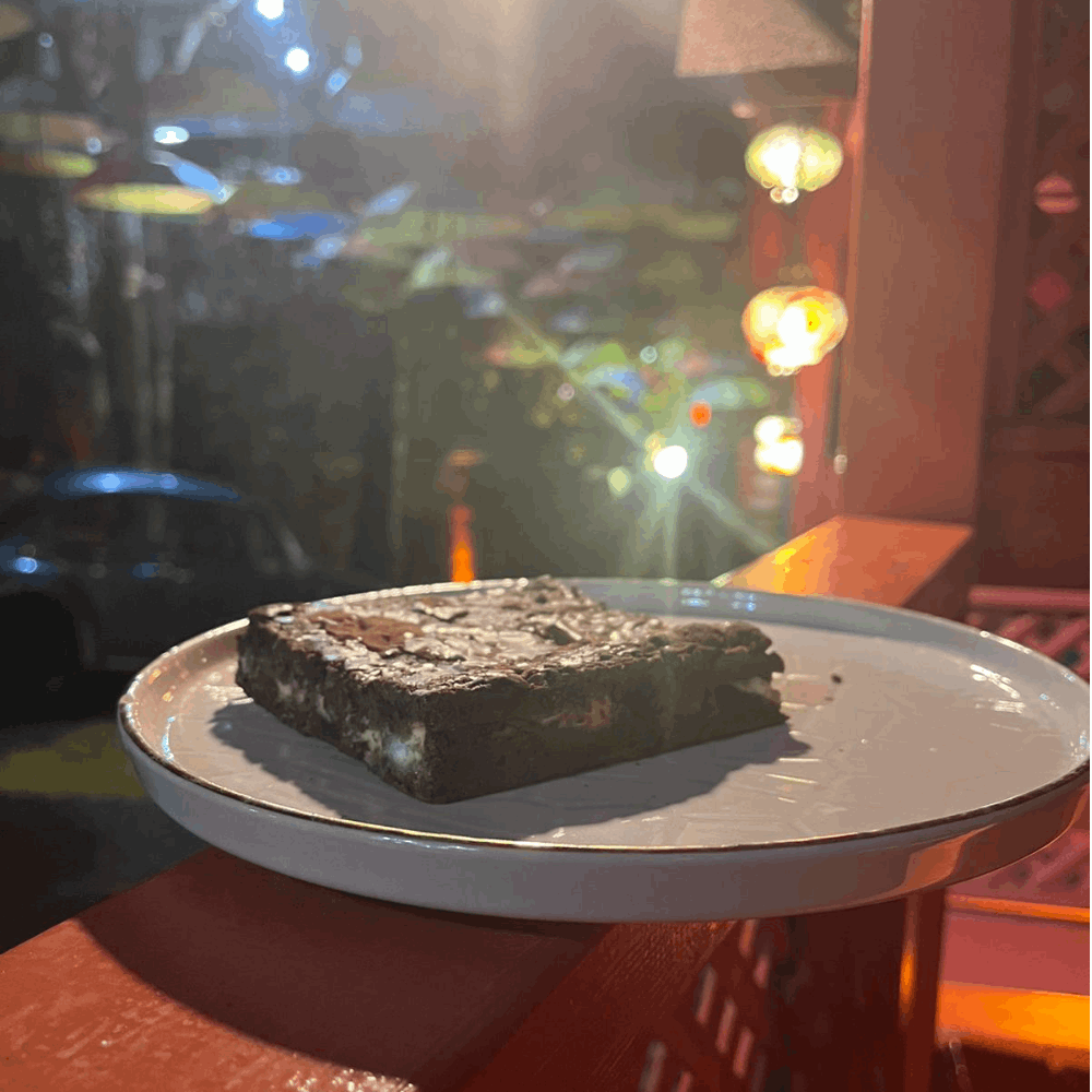 BEYAZ ÇİKOLATALI BROWNİ