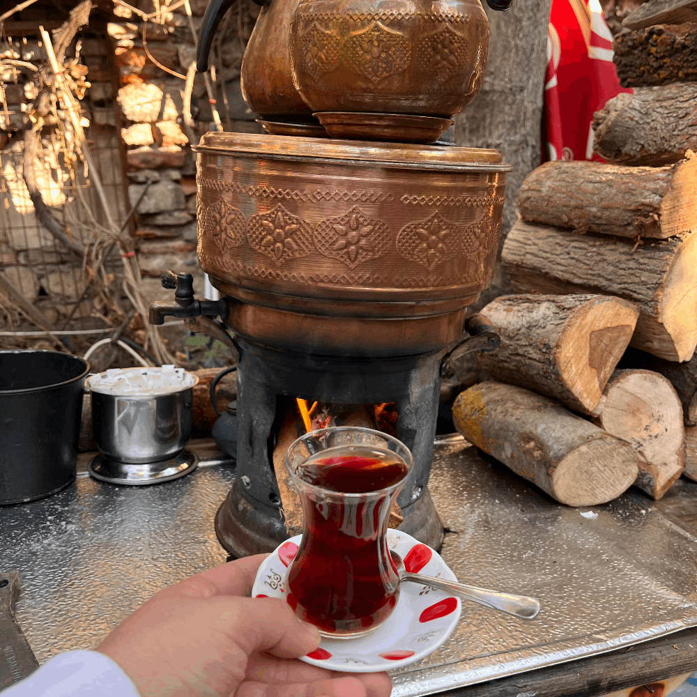 GELENEKSEL TÜRK ÇAYI