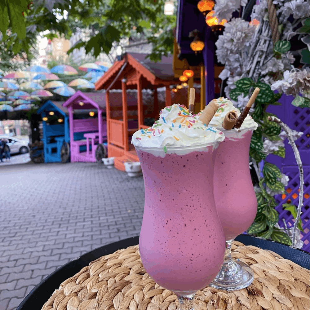 ÇİLEKLİ MİLKSHAKE
