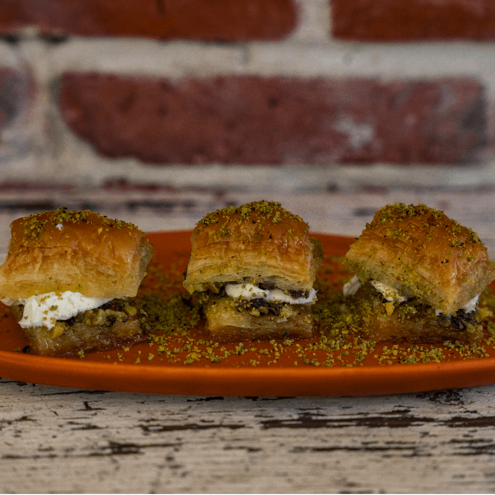 KAYMAKLI BAKLAVA